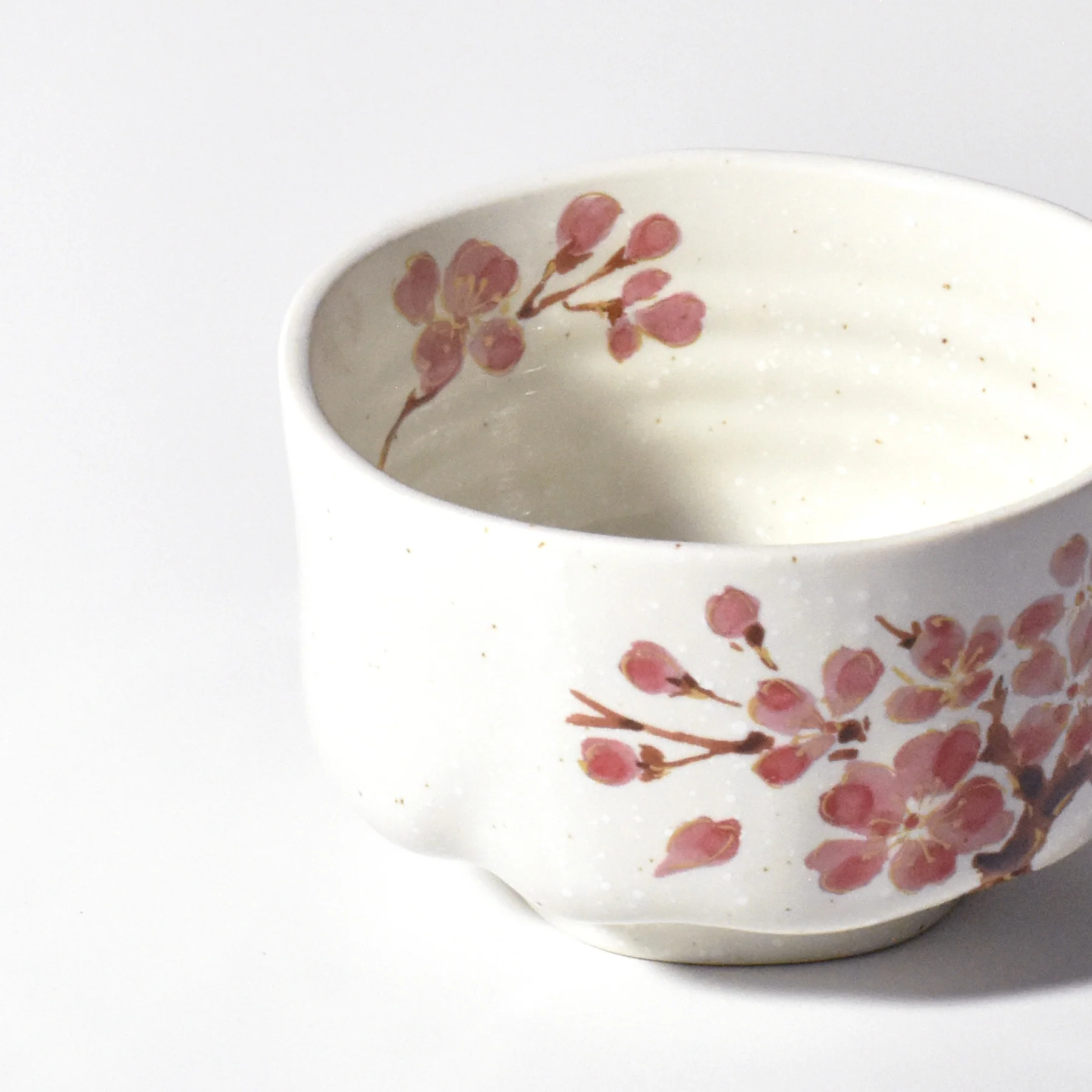 Japanese Ceramic “Kin-Sai Sakura” Matcha Bowl – Gold-Accented Cherry Blossom Design - Image 3