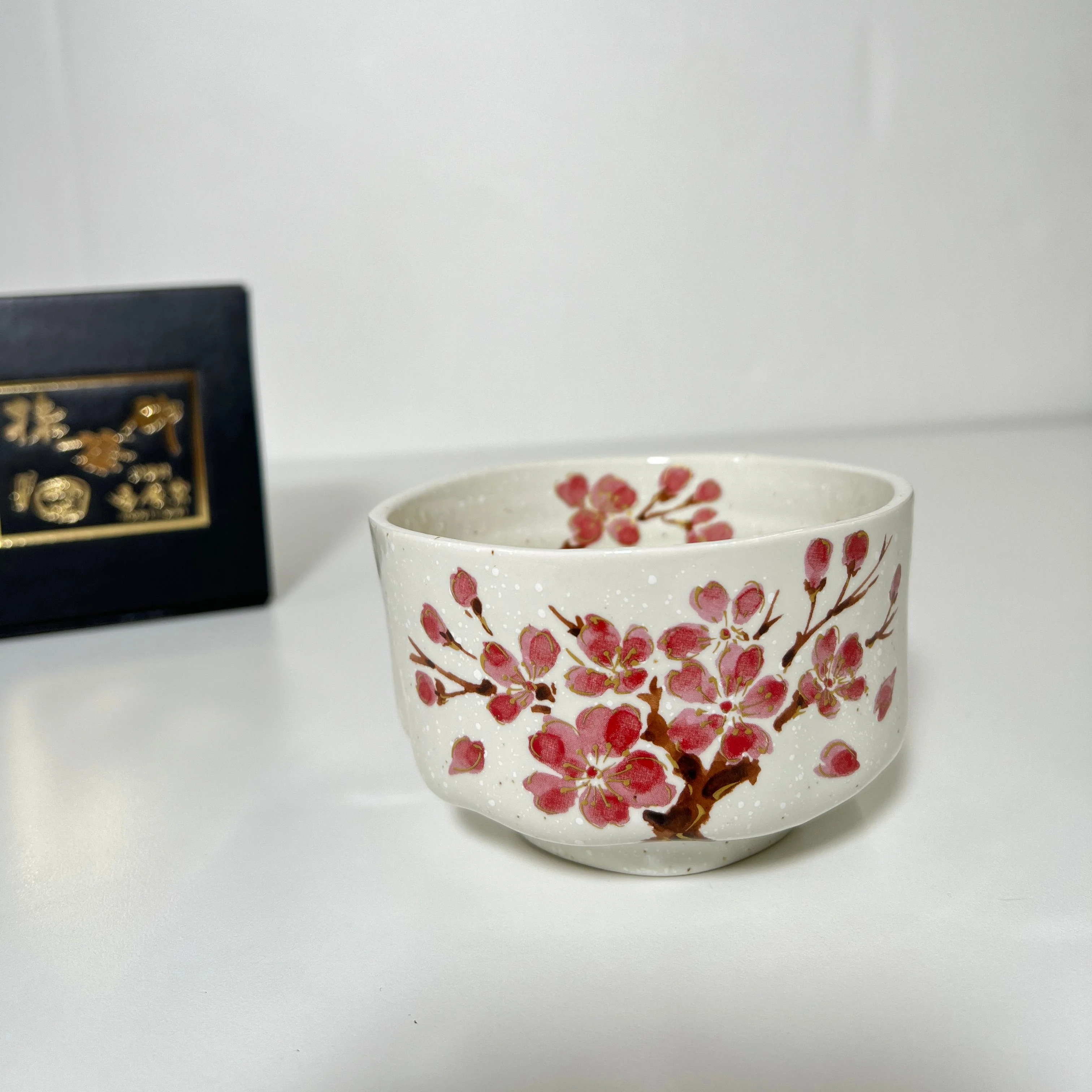 Japanese Ceramic “Kin-Sai Sakura” Matcha Bowl – Gold-Accented Cherry Blossom Design - Image 5