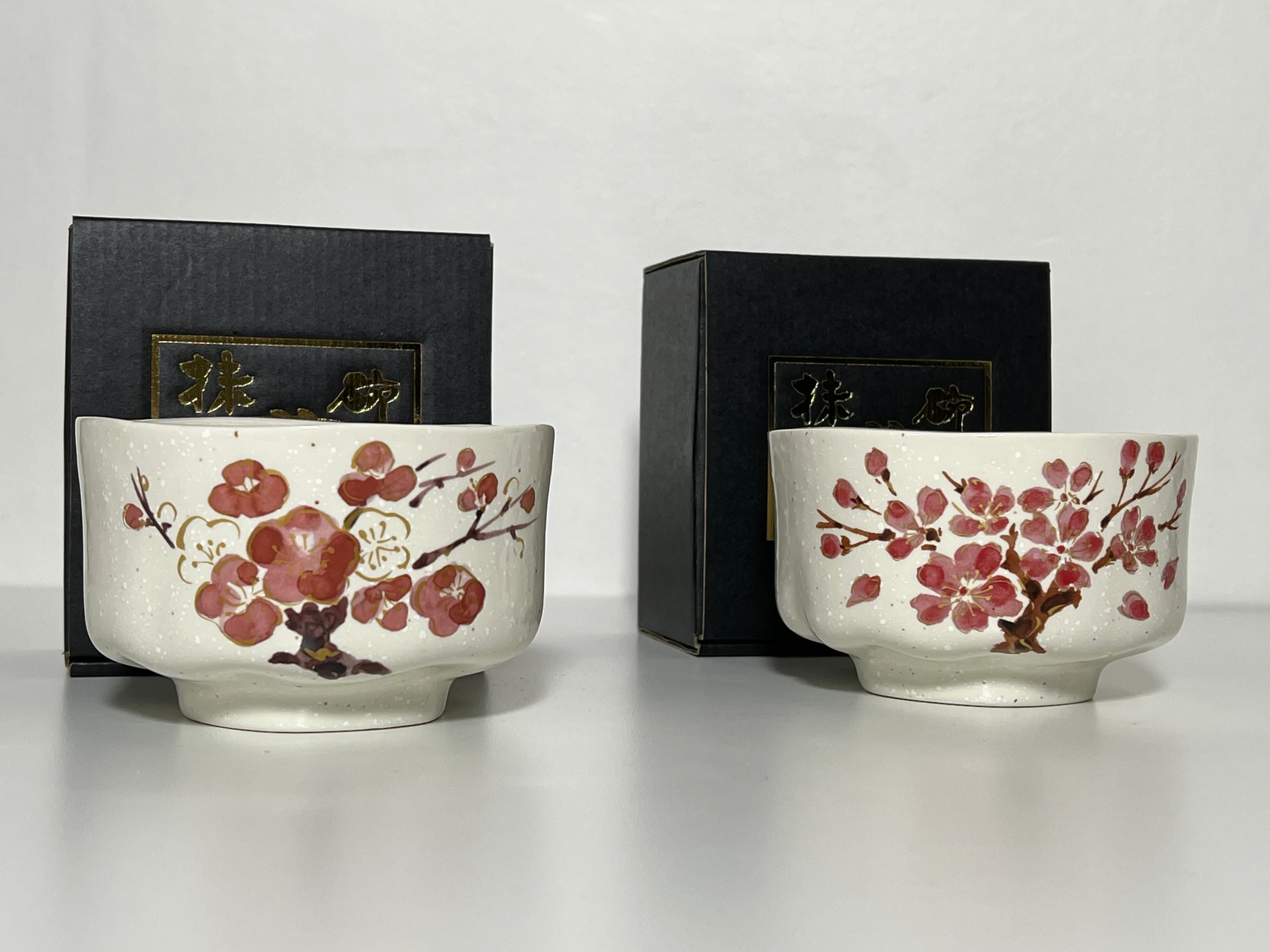 Japanese Ceramic “Kin-Sai Sakura” Matcha Bowl – Gold-Accented Cherry Blossom Design - Image 9